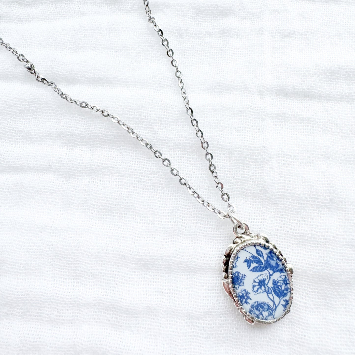 Toile de papillon Ornate Necklace | Silver