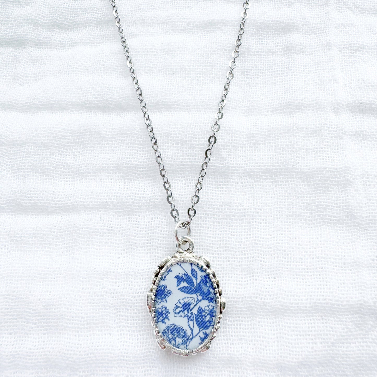 Toile de papillon Ornate Necklace | Silver