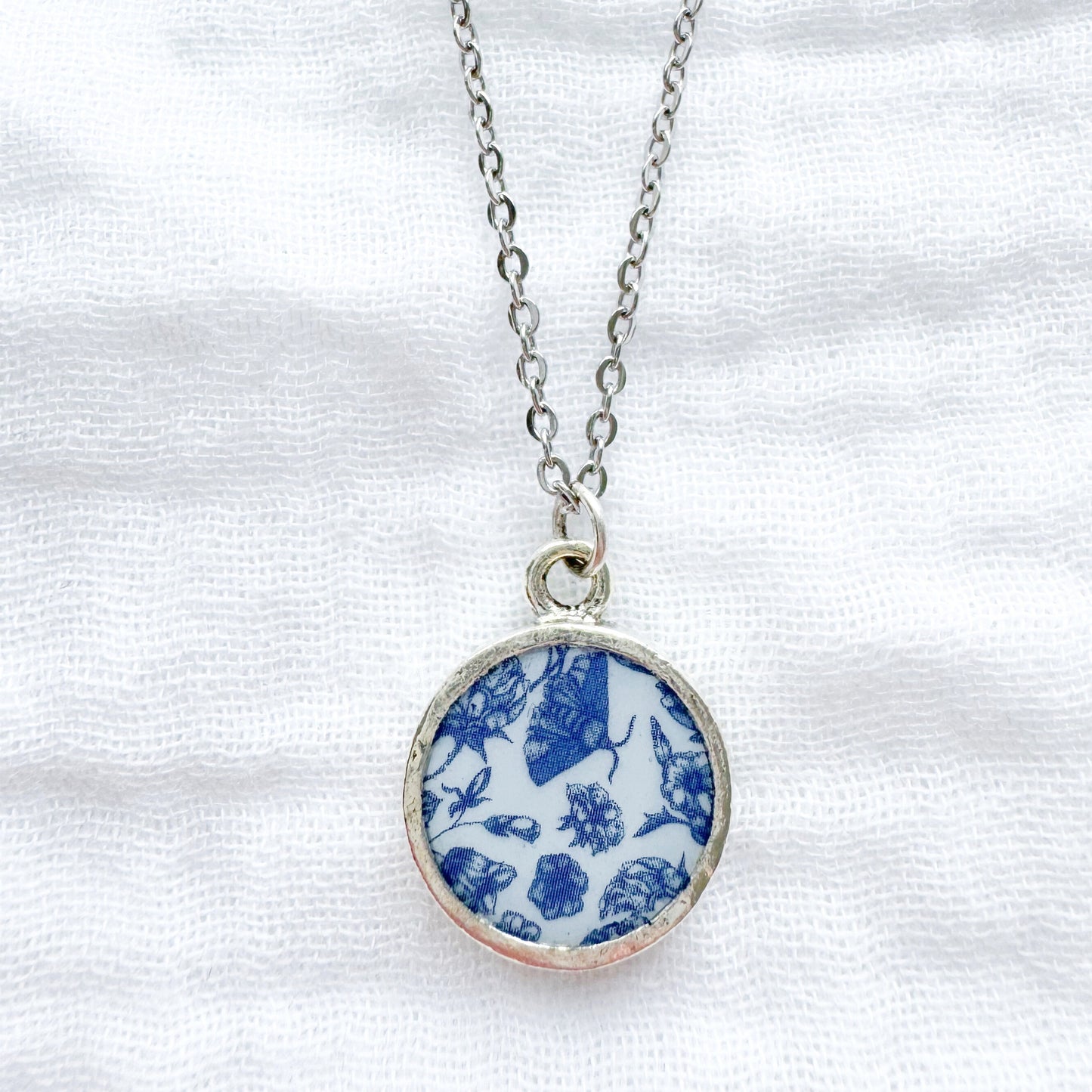 Toile de papillon Coin Necklace | Silver
