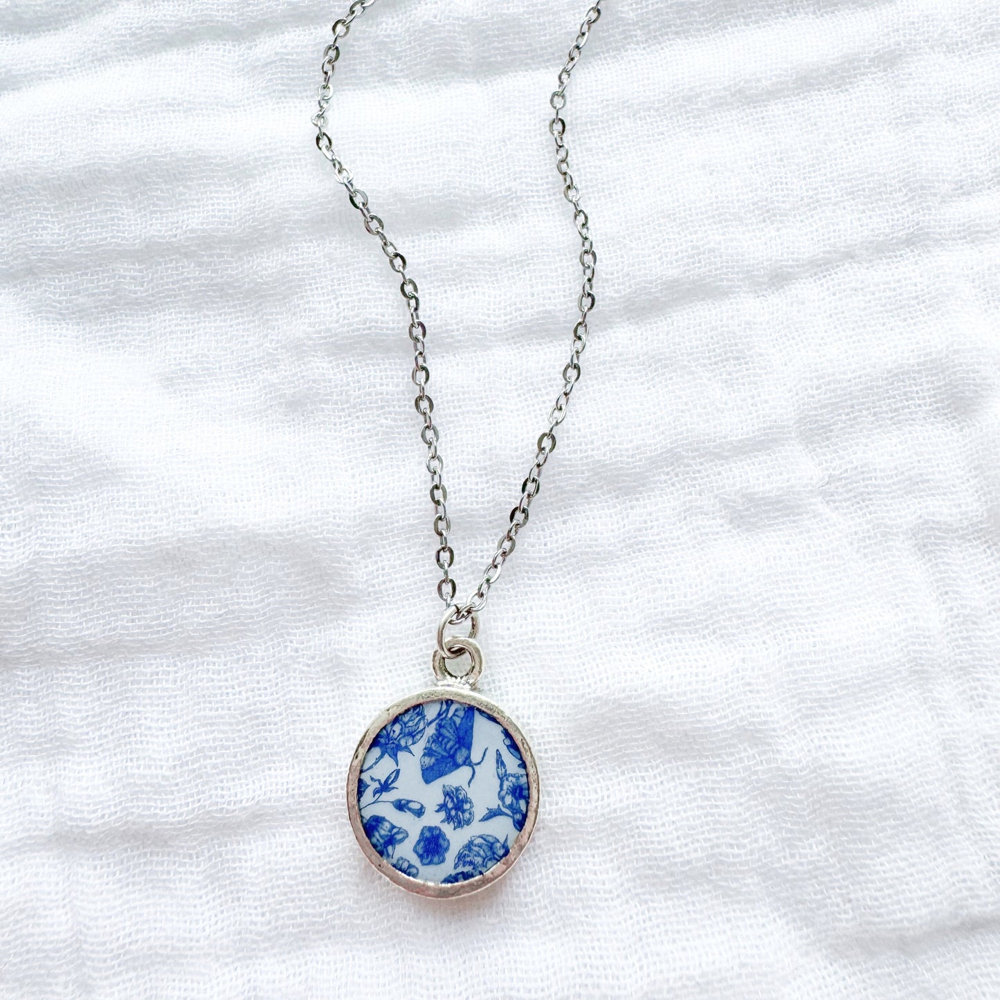 Toile de papillon Coin Necklace | Silver