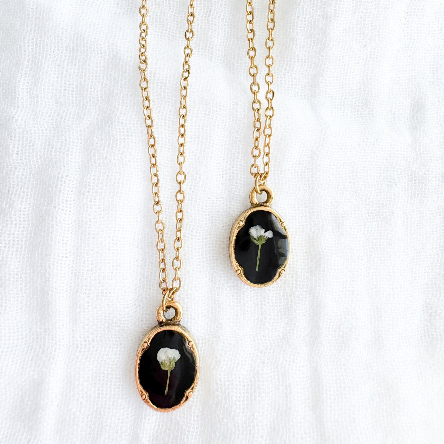 Victoria Mini Ornate Pressed Flower Necklace | Gold