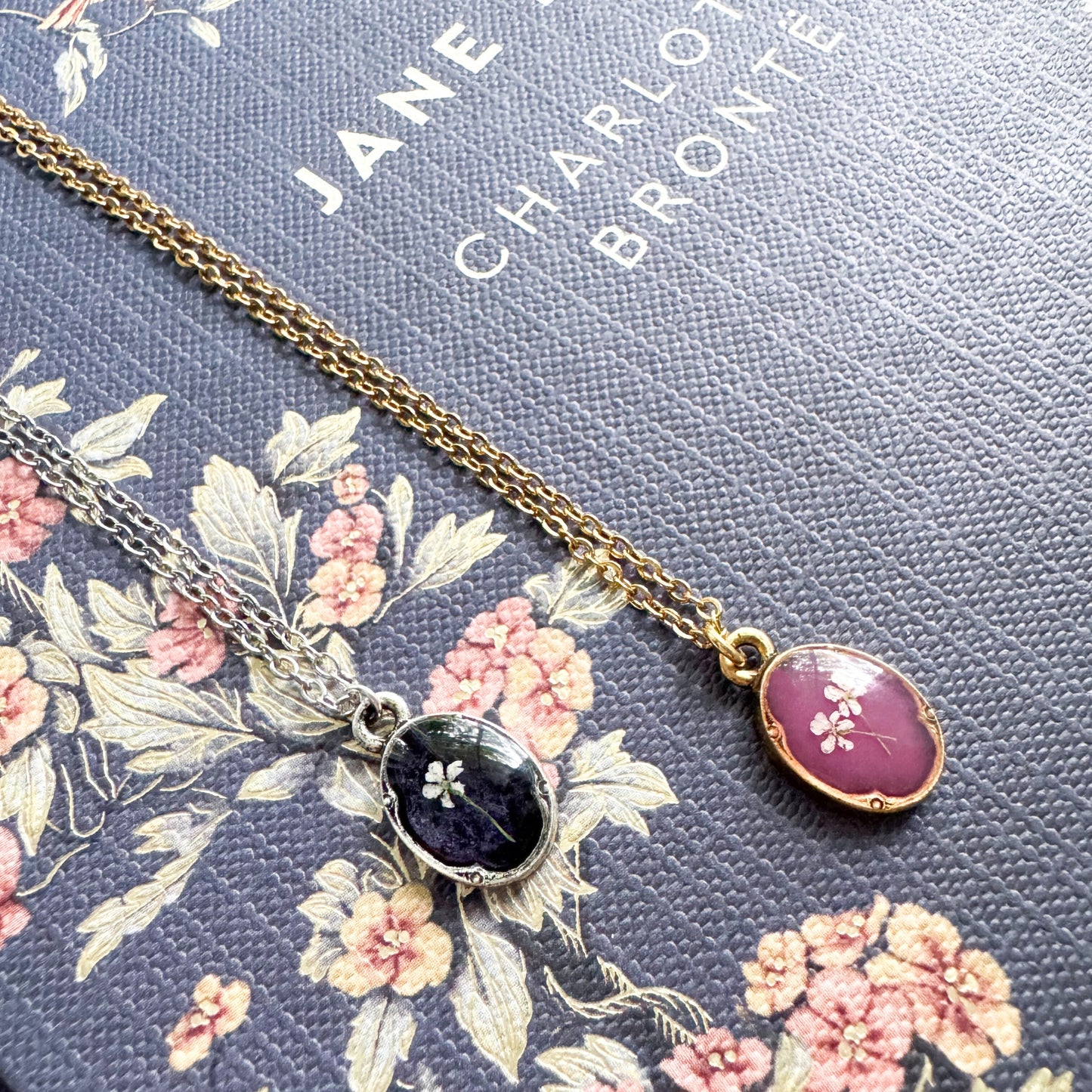 Enid Mini Ornate Pressed Flower Necklace | Gold