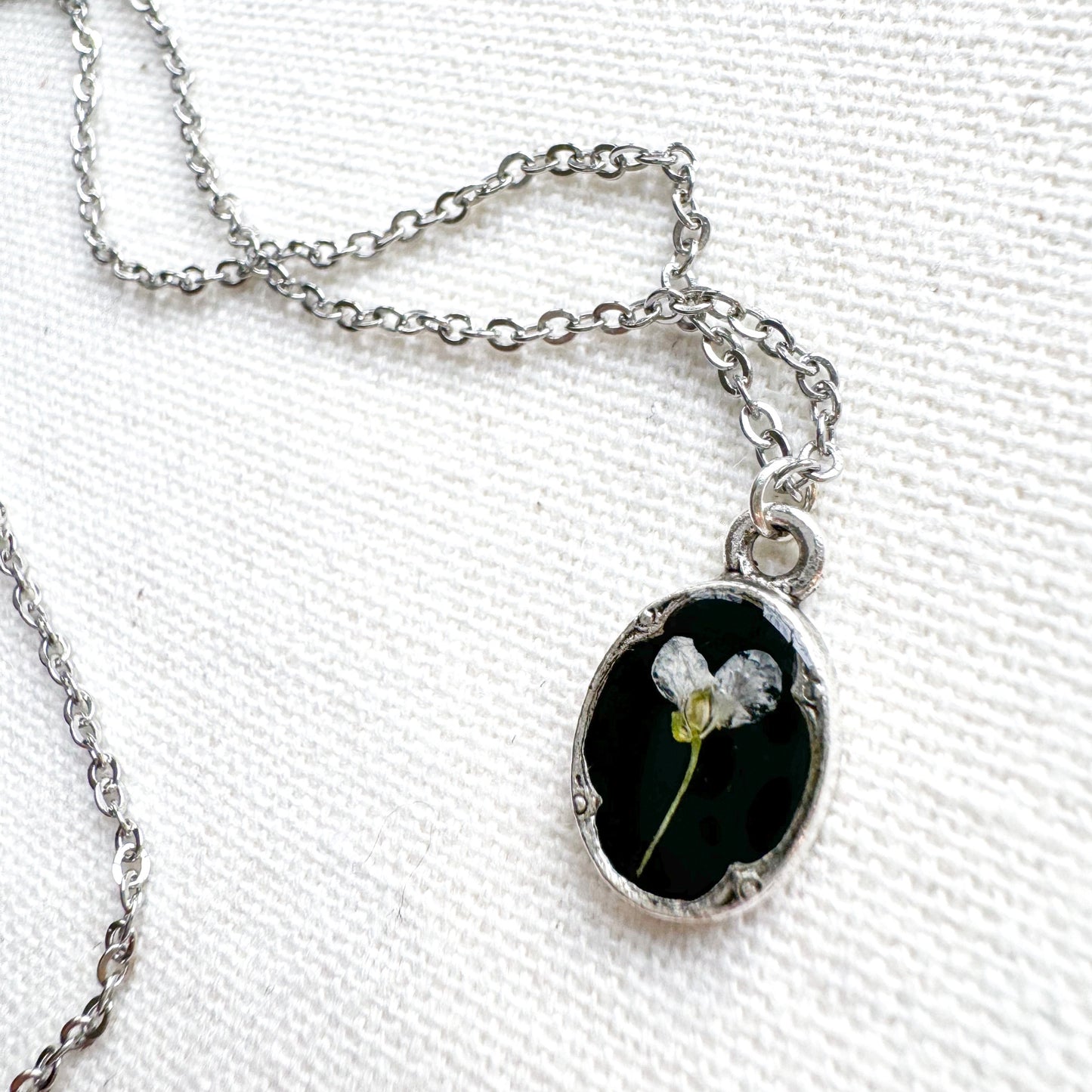 Victoria Mini Ornate Pressed Flower Necklace | Silver