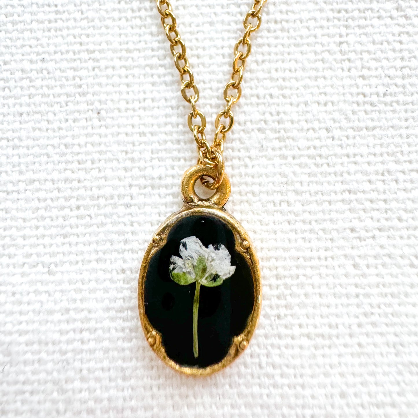Victoria Mini Ornate Pressed Flower Necklace | Gold