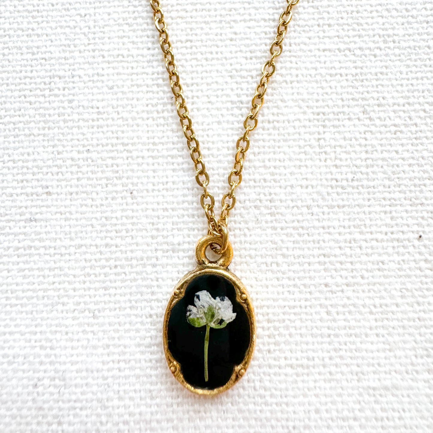 Victoria Mini Ornate Pressed Flower Necklace | Gold