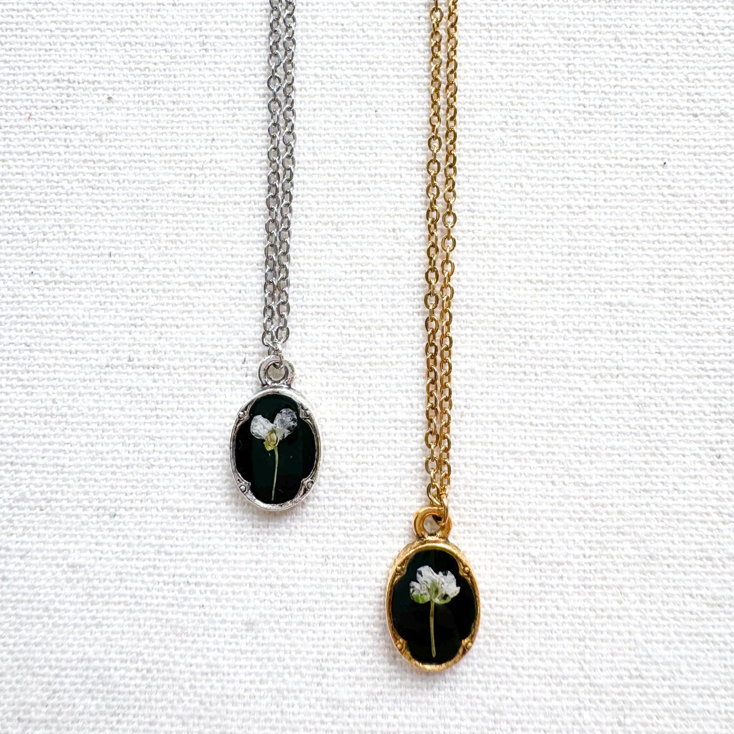 Victoria Mini Ornate Pressed Flower Necklace | Gold