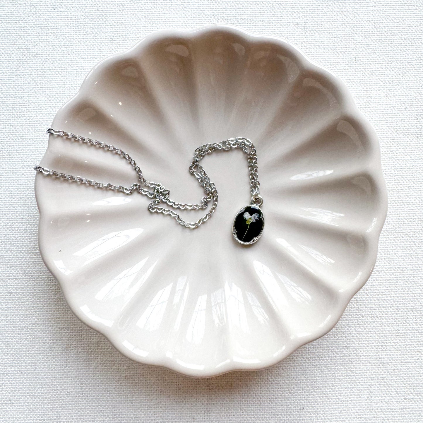 Victoria Mini Ornate Pressed Flower Necklace | Silver