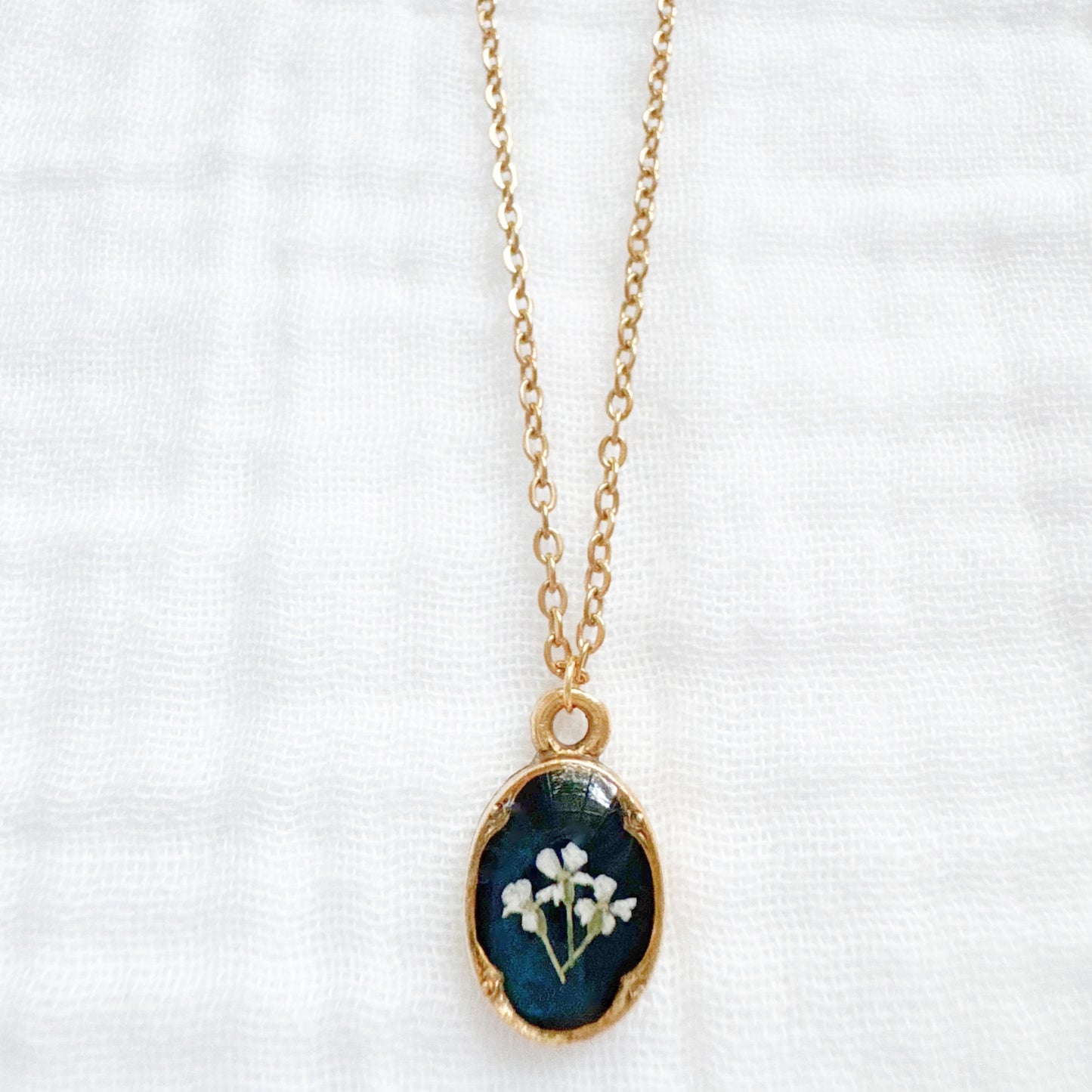 Amanda Mini Ornate Pressed Flower Necklace | Gold