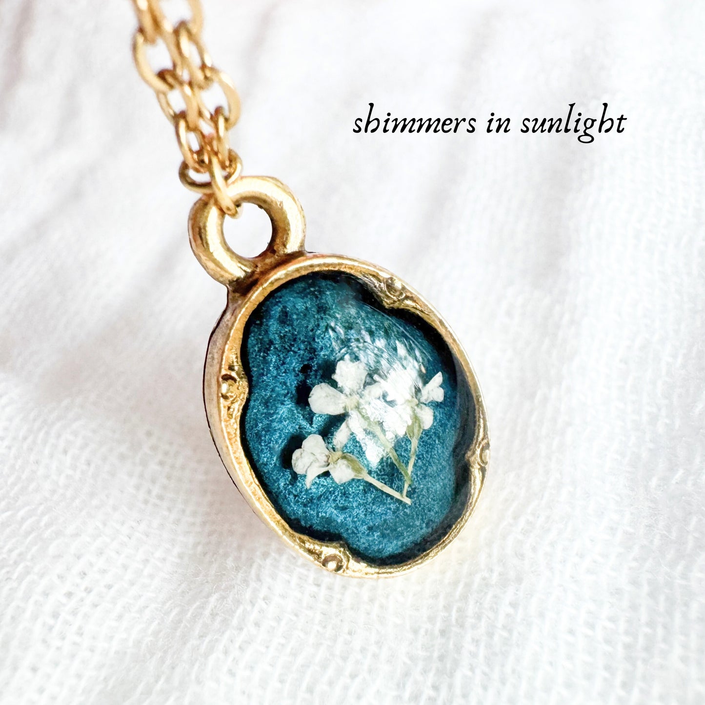 Amanda Mini Ornate Pressed Flower Necklace | Gold