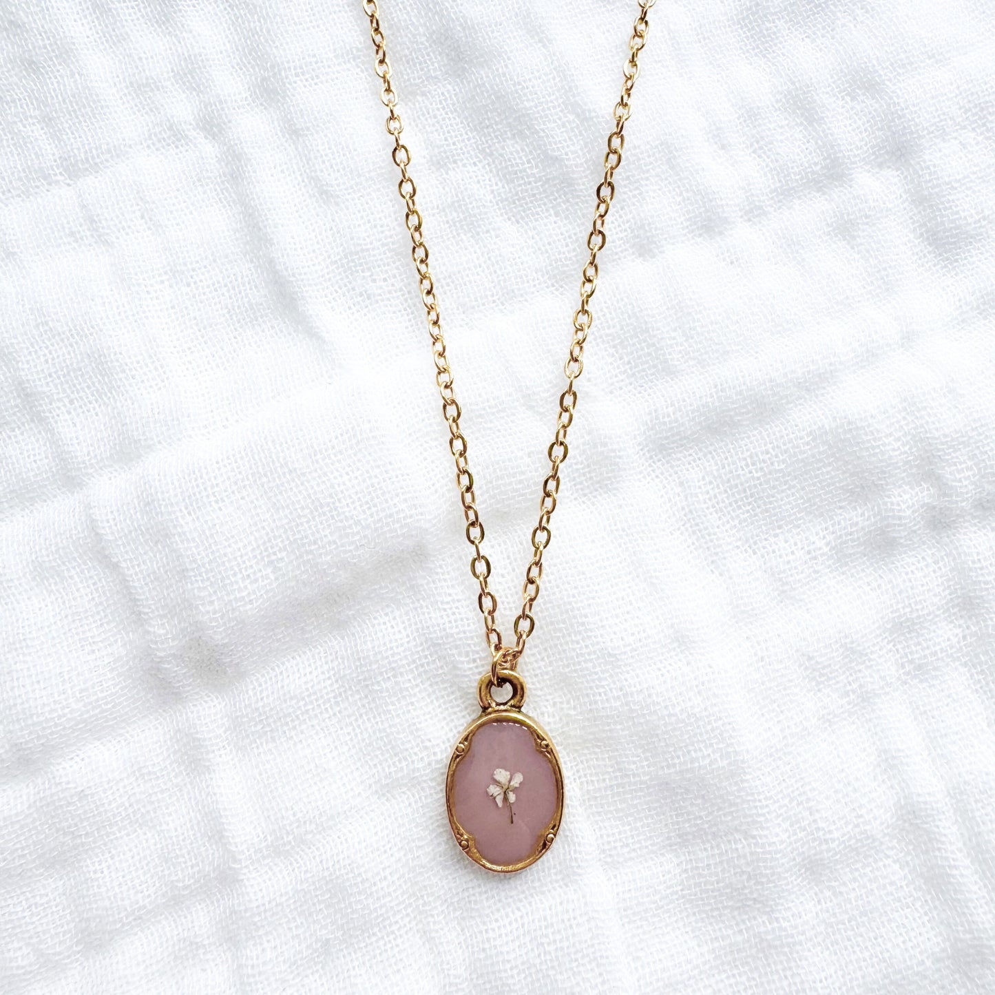 Anna Mini Ornate Pressed Flower Necklace | Gold