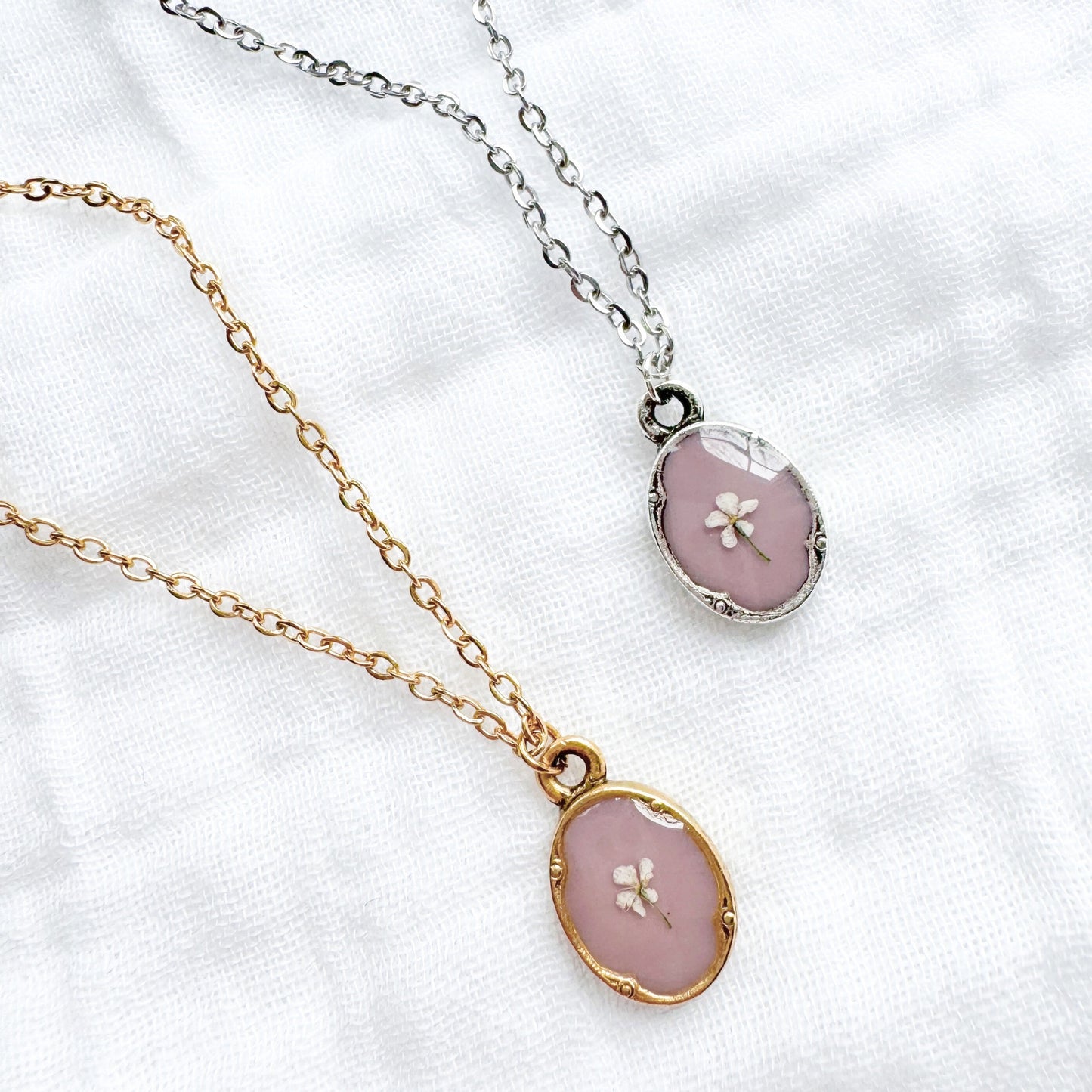 Anna Mini Ornate Pressed Flower Necklace | Gold