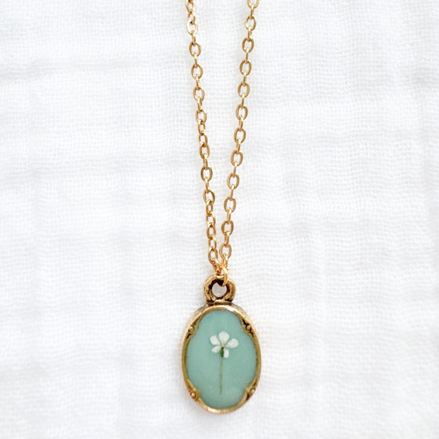 Anne Mini Ornate Pressed Flower Necklace | Gold