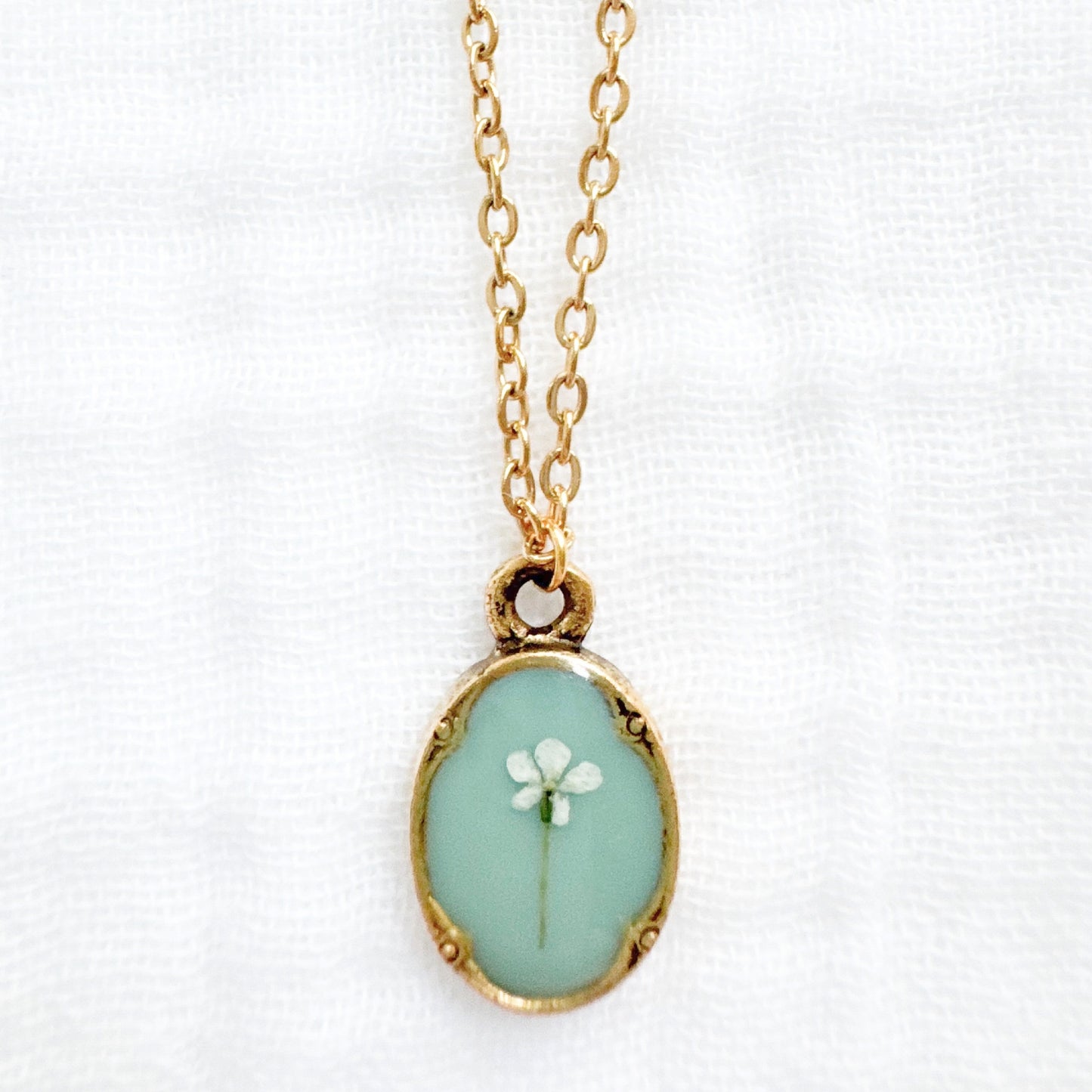 Anne Mini Ornate Pressed Flower Necklace | Gold