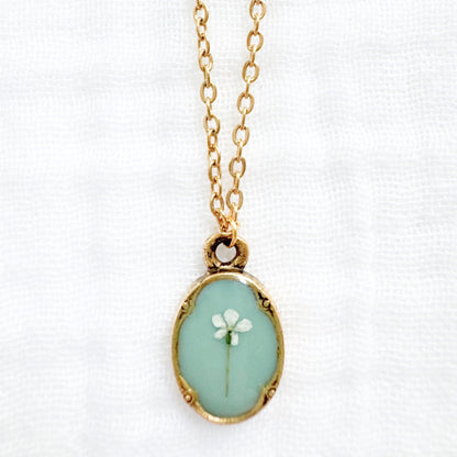 Anne Mini Ornate Pressed Flower Necklace | Gold