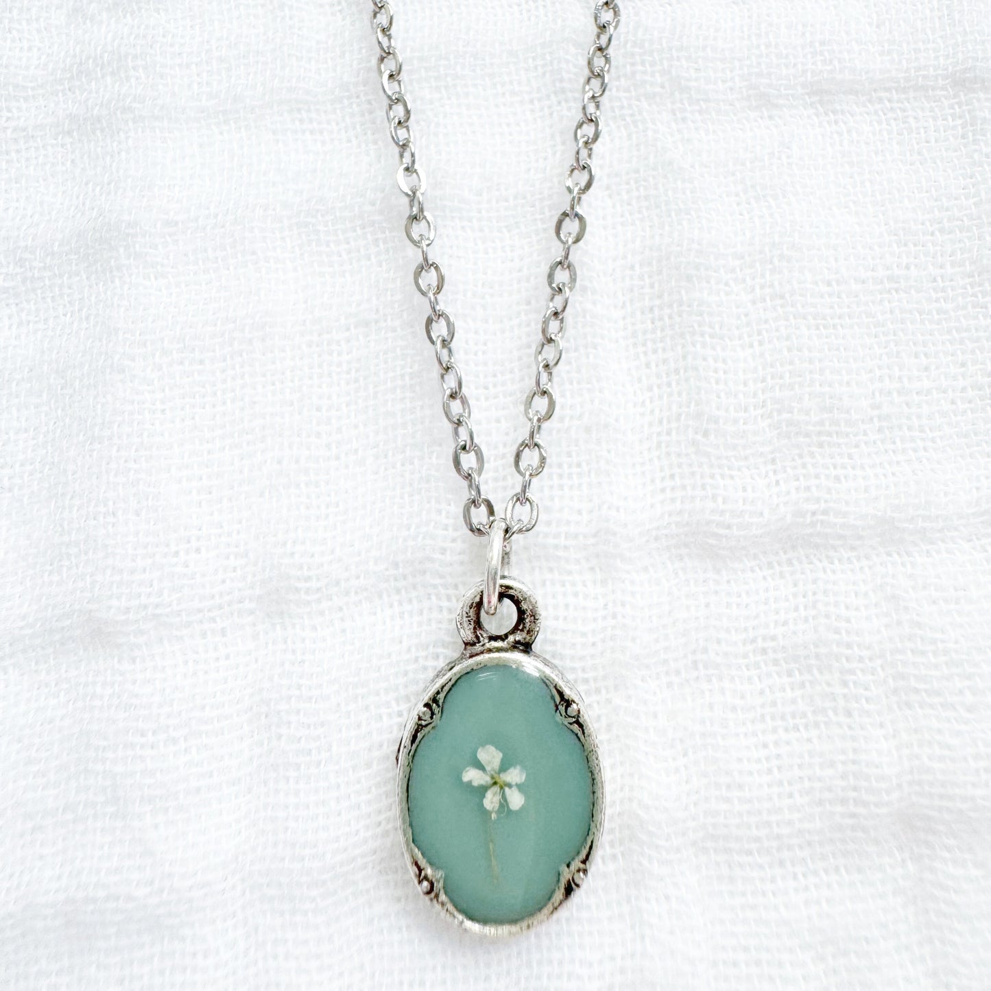 Anne Mini Ornate Pressed Flower Necklace | Silver