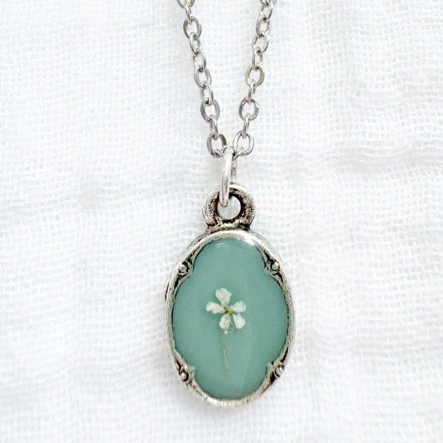 Anne Mini Ornate Pressed Flower Necklace | Silver