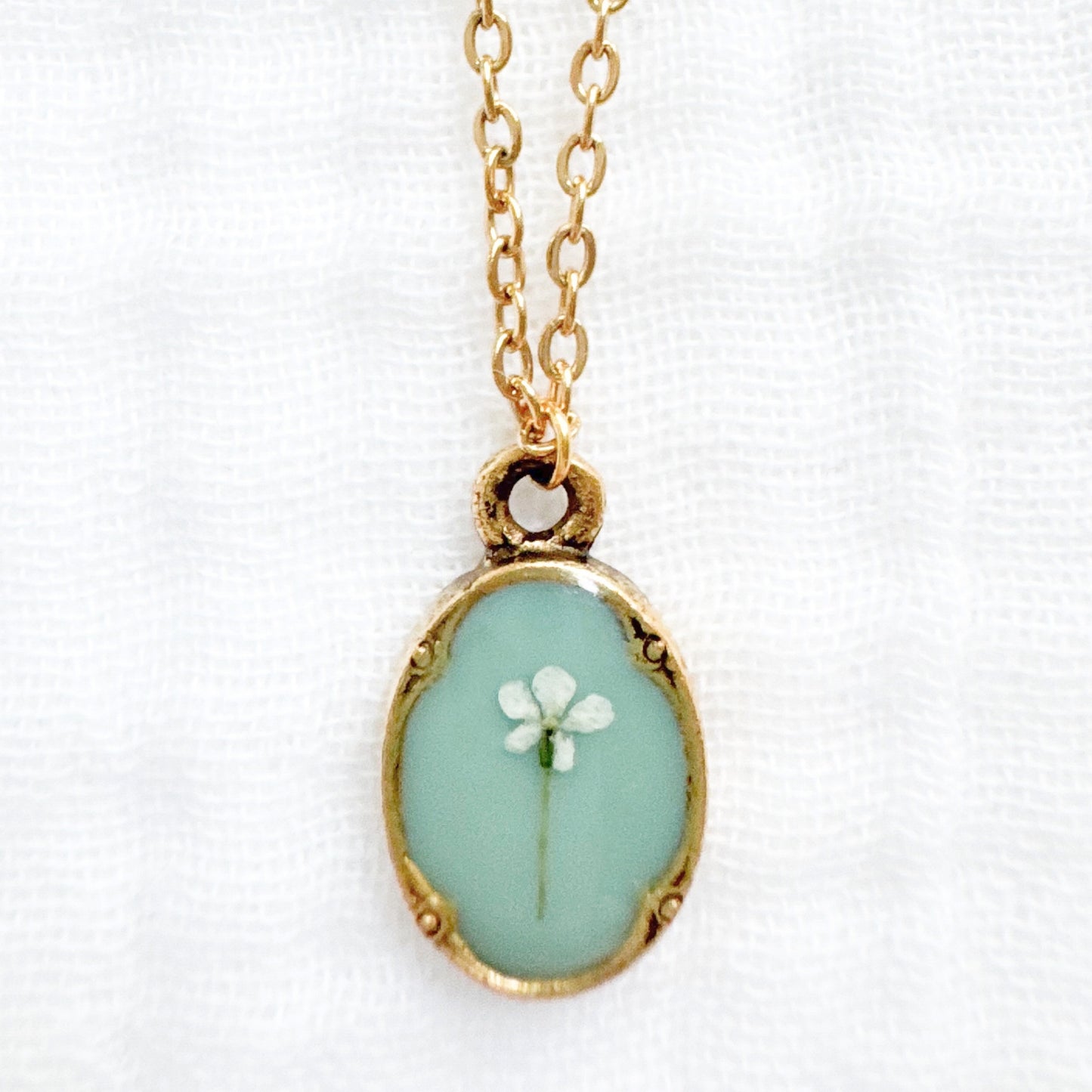 Anne Mini Ornate Pressed Flower Necklace | Gold