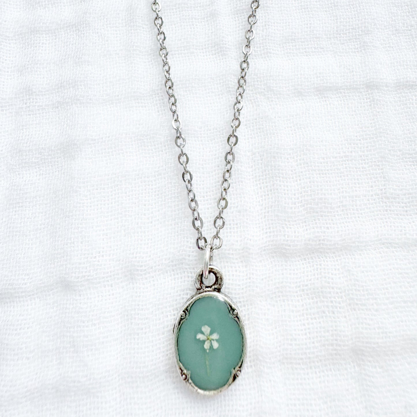 Anne Mini Ornate Pressed Flower Necklace | Silver