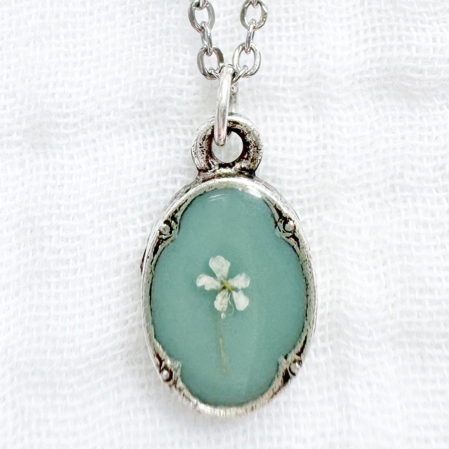 Anne Mini Ornate Pressed Flower Necklace | Silver