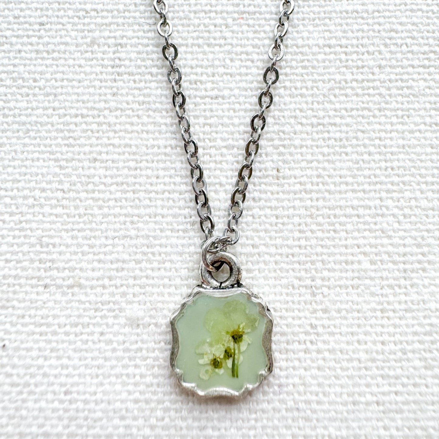 Beth Pressed Flower Necklace | Silver