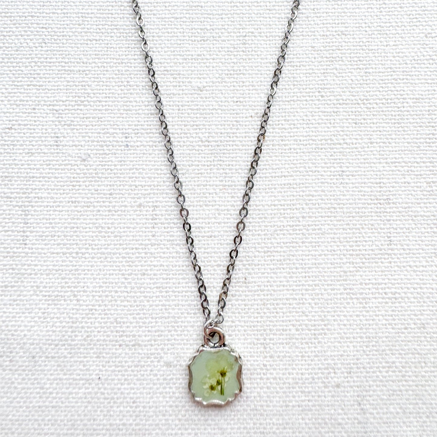 Beth Pressed Flower Necklace | Silver