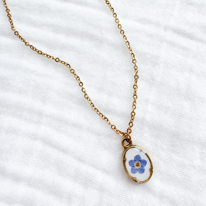 Céleste Forget-Me-Not Mini Ornate Pressed Flower Necklace | Gold