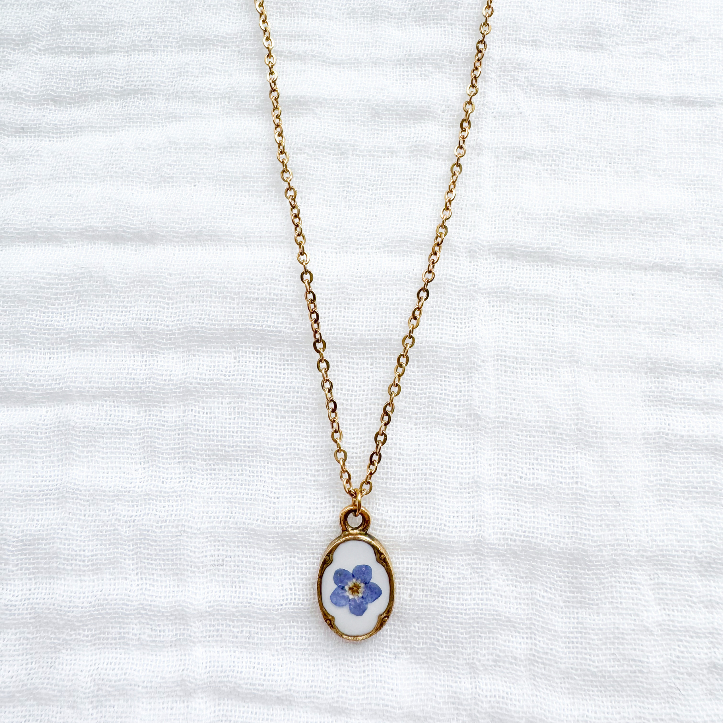 Céleste Forget-Me-Not Mini Ornate Pressed Flower Necklace | Gold