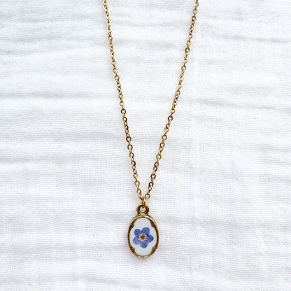 Céleste Forget-Me-Not Mini Ornate Pressed Flower Necklace | Gold