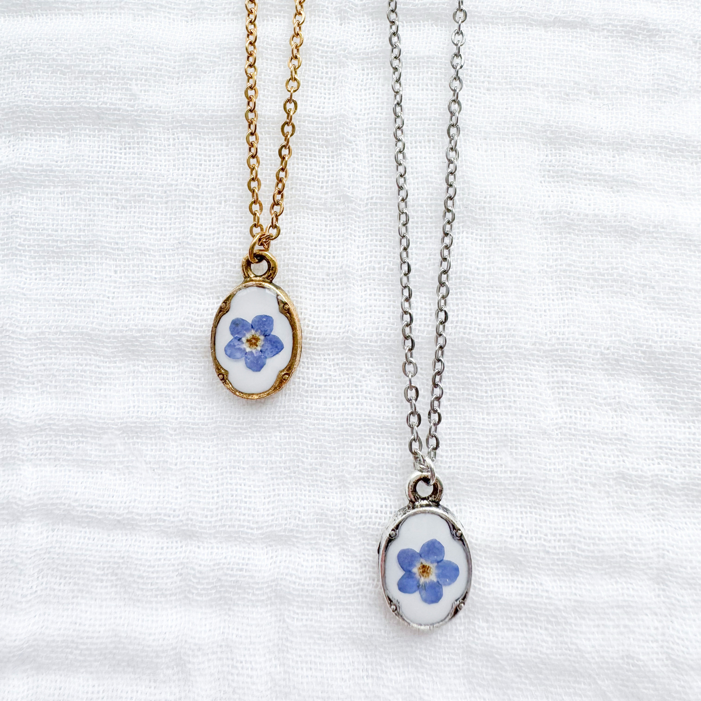 Céleste Forget-Me-Not Mini Ornate Pressed Flower Necklace | Gold