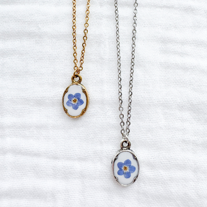 Céleste Forget-Me-Not Mini Ornate Pressed Flower Necklace | Gold