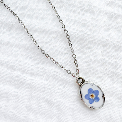 Céleste Forget-Me-Not Mini Ornate Pressed Flower Necklace | Silver