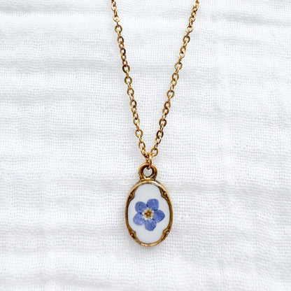Céleste Forget-Me-Not Mini Ornate Pressed Flower Necklace | Gold