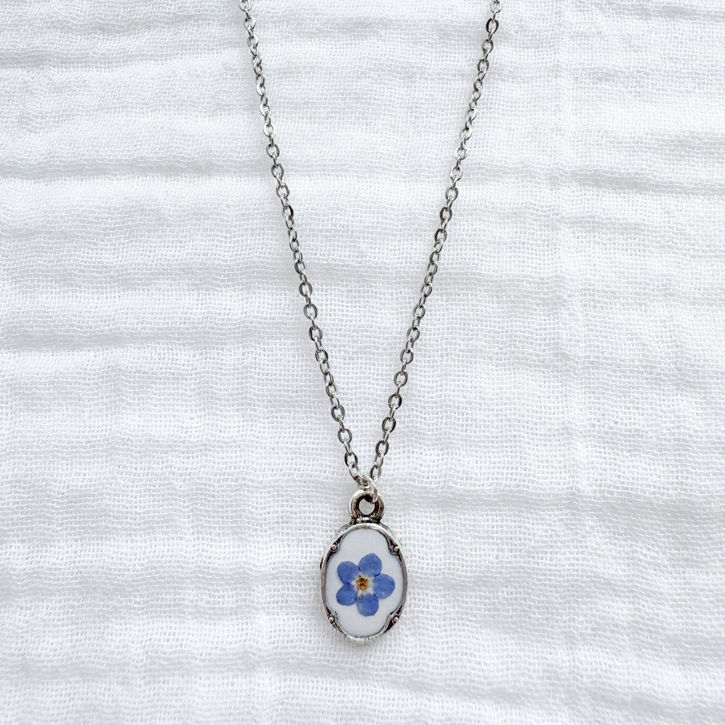 Céleste Forget-Me-Not Mini Ornate Pressed Flower Necklace | Silver
