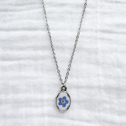 Céleste Forget-Me-Not Mini Ornate Pressed Flower Necklace | Silver