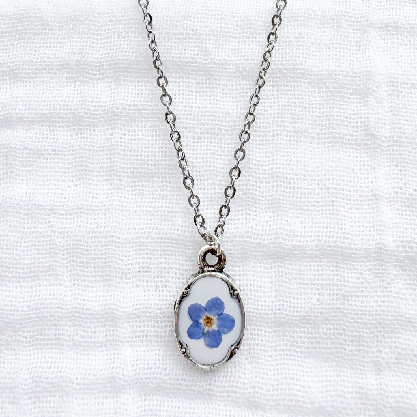 Céleste Forget-Me-Not Mini Ornate Pressed Flower Necklace | Silver
