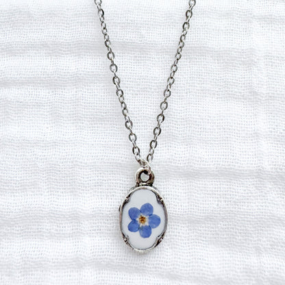 Céleste Forget-Me-Not Mini Ornate Pressed Flower Necklace | Silver