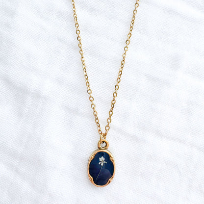 Céline Mini Ornate Pressed Flower Necklace | Gold