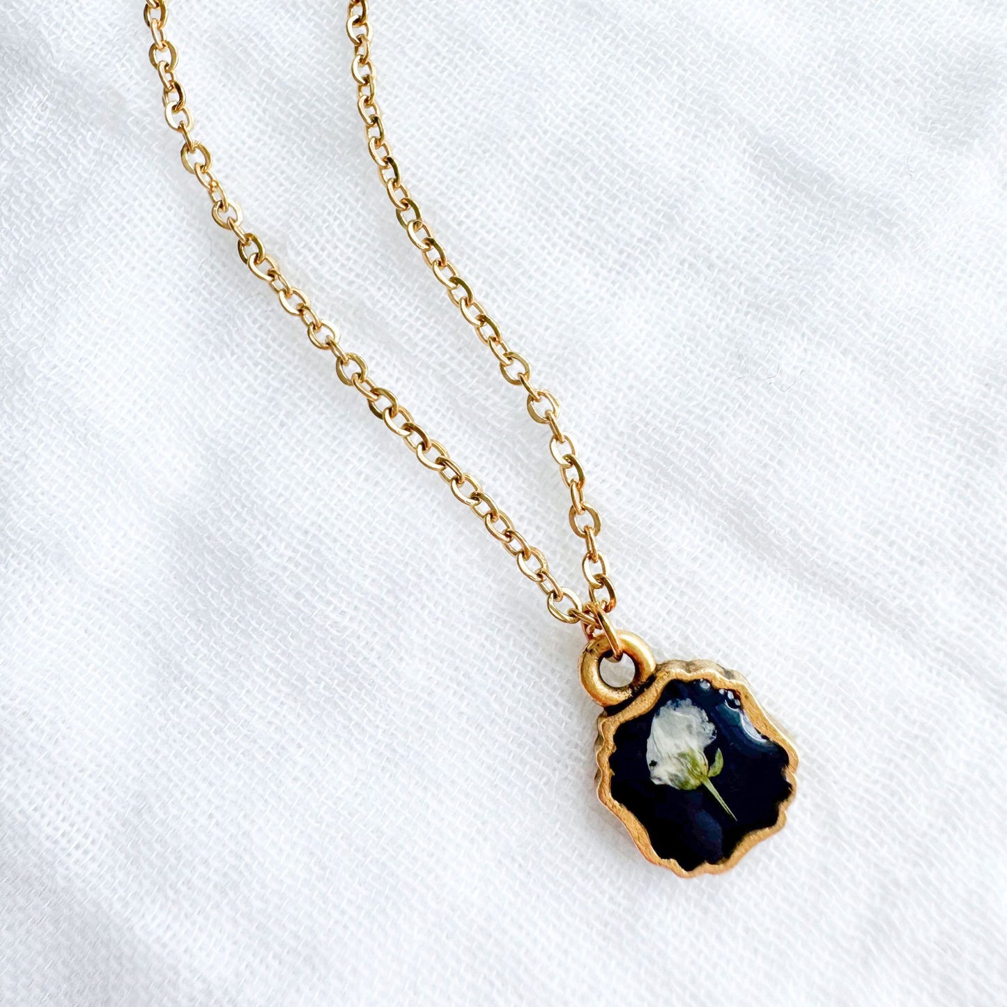 Céline Mini Frame Pressed Flower Necklace | Gold