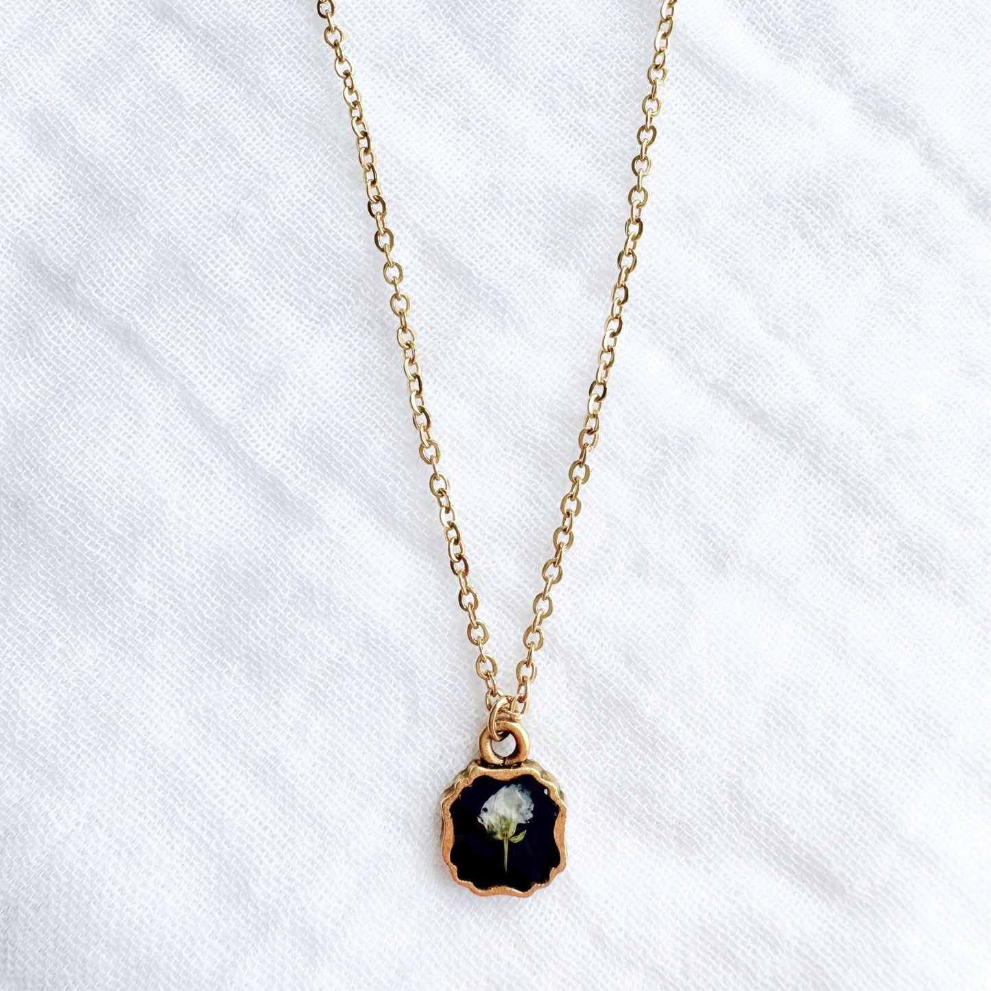 Céline Mini Frame Pressed Flower Necklace | Gold