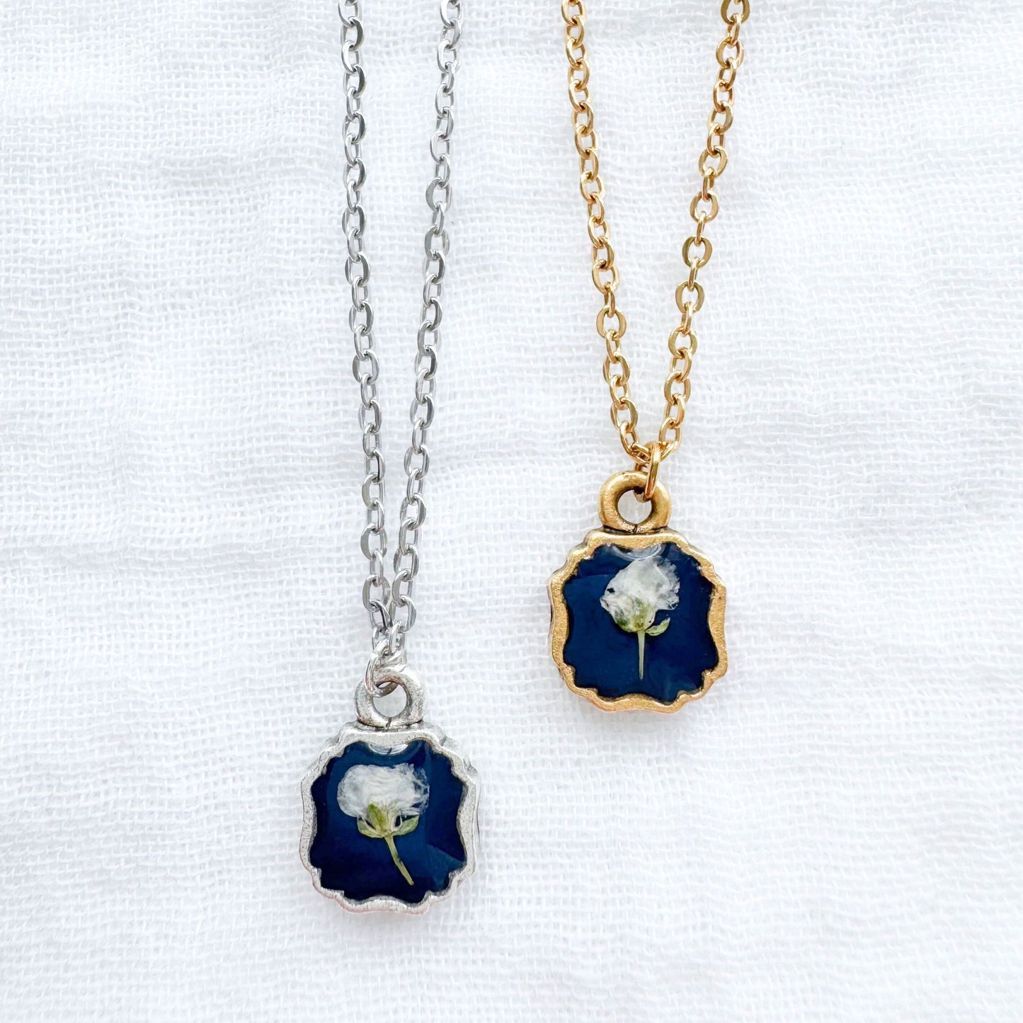 Céline Mini Frame Pressed Flower Necklace | Gold