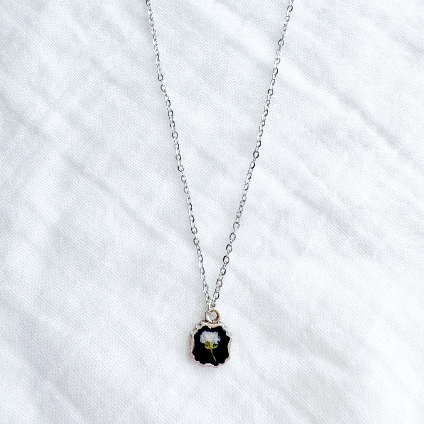 Céline Mini Frame Pressed Flower Necklace | Silver