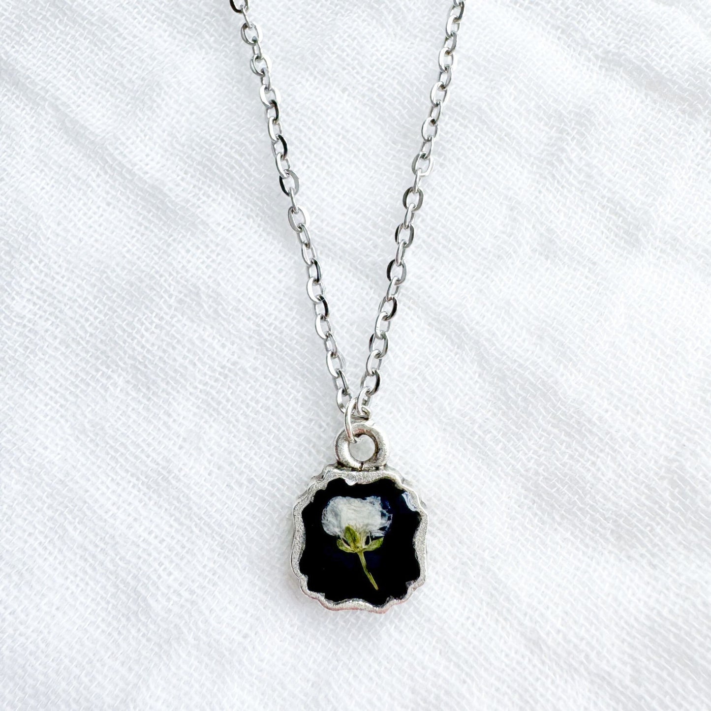 Céline Mini Frame Pressed Flower Necklace | Silver