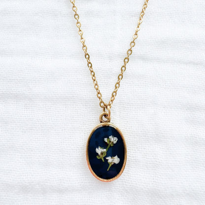 Céline Classic Oval Pressed Flower Necklace | Gold