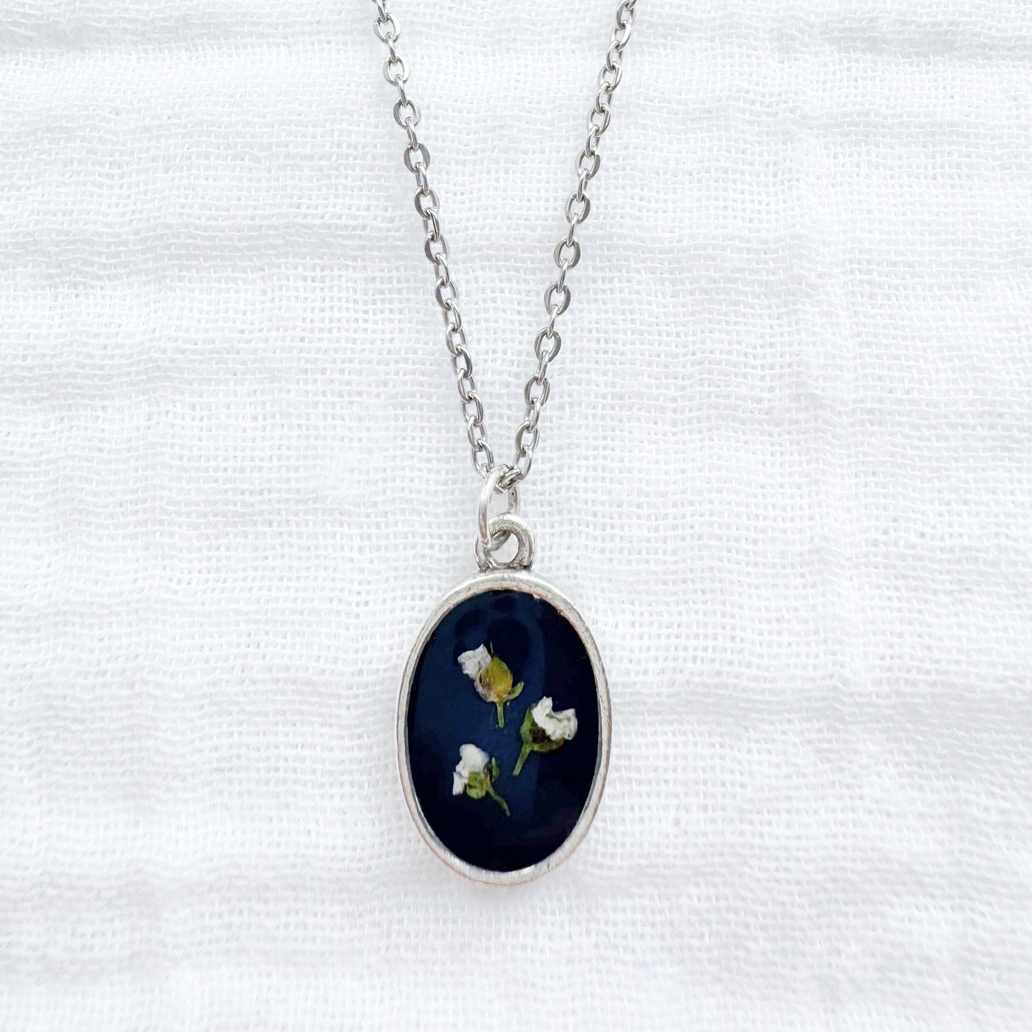 Céline Classic Oval Pressed Flower Necklace | Silver