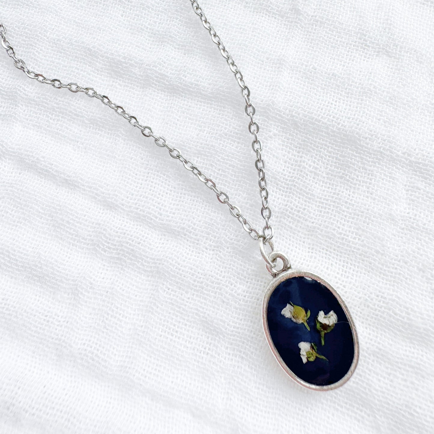 Céline Classic Oval Pressed Flower Necklace | Silver