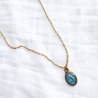 Chantelle Mini Ornate Pressed Flower Necklace | Gold