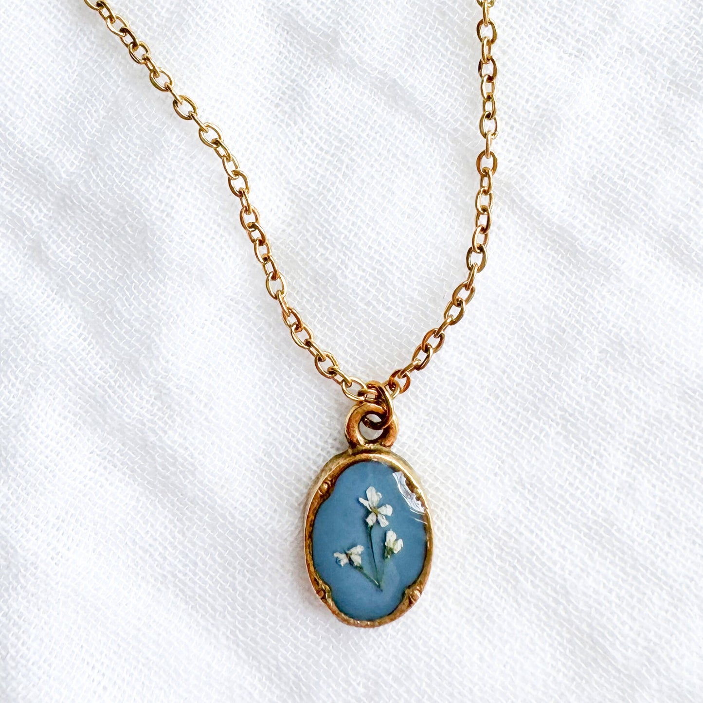 Chantelle Mini Ornate Pressed Flower Necklace | Gold