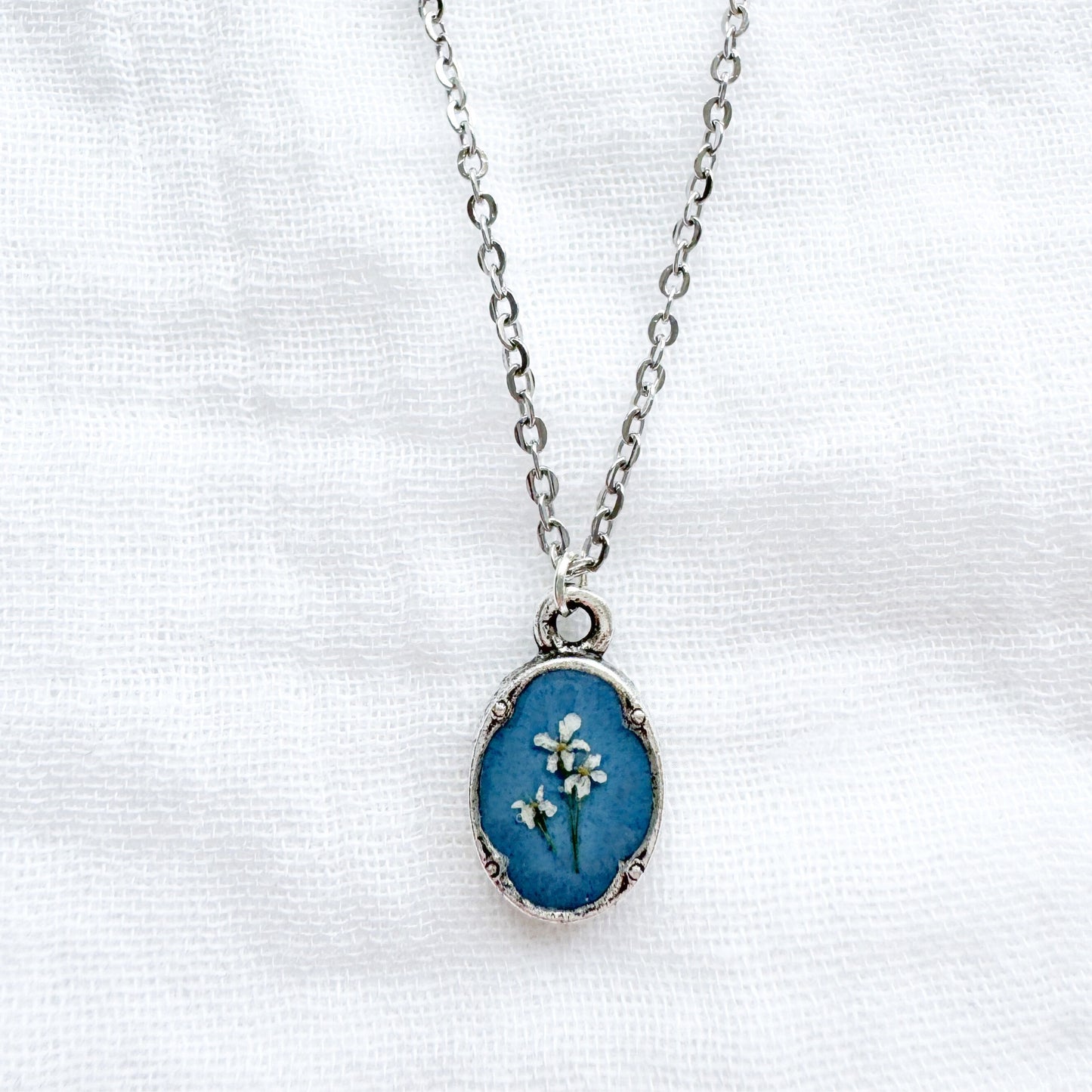 Chantelle Mini Ornate Pressed Flower Necklace | Silver