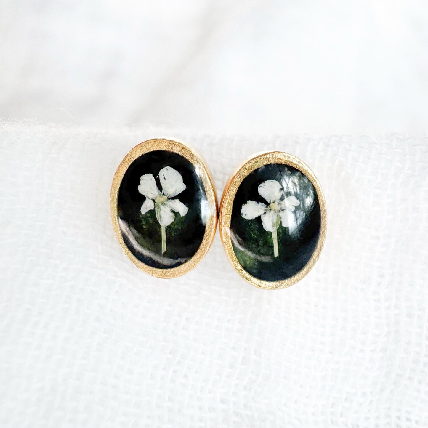 Ivy Pressed Flower Oval Earrings | Gold