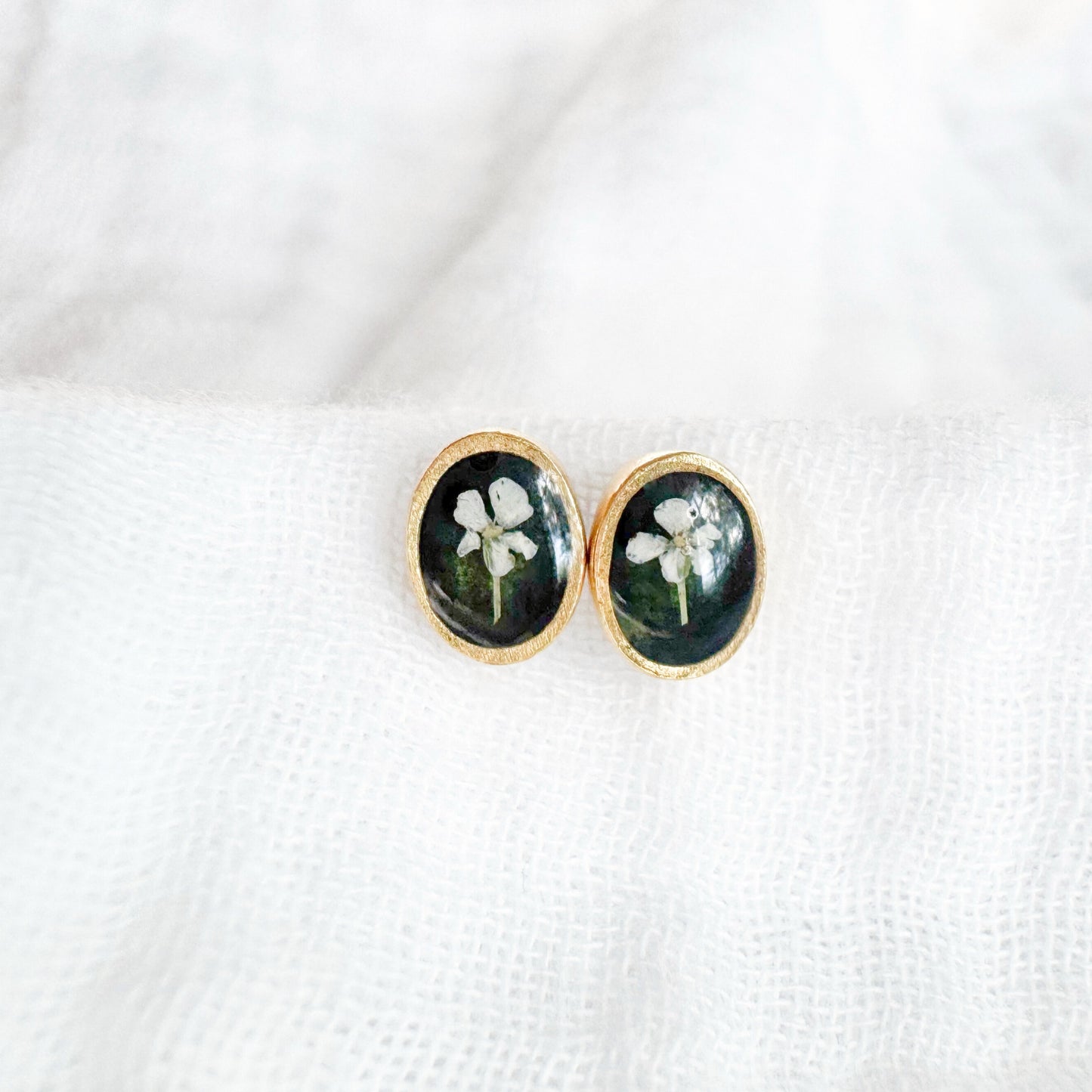 Ivy Pressed Flower Oval Earrings | Gold